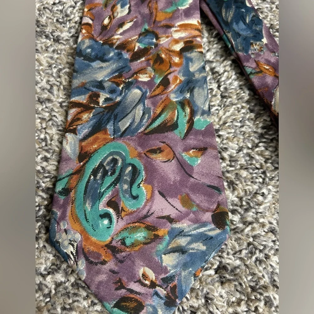 Halston III Men’s Vintage 100% Italian Silk Floral Tie